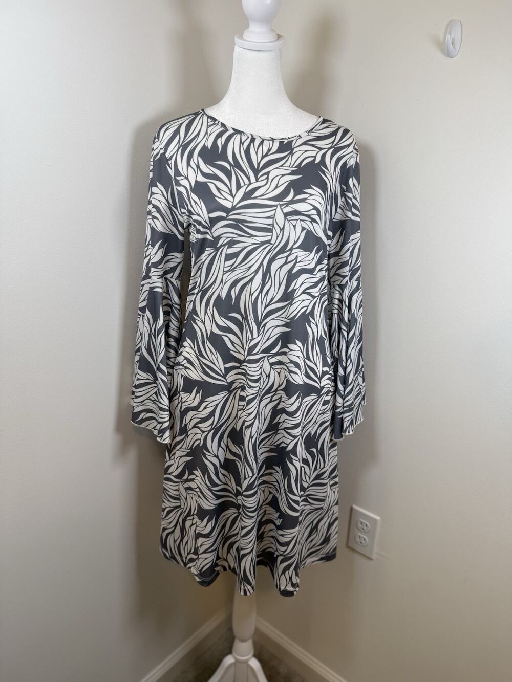 Jean-Pierre Klifa Paris Daphne Shift Dress 3/4 Sleeves, Round Neck Size Medium